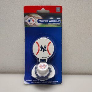 NEW YORK YANKEES SILICONE PACIFIER WITH CLIP VTG MLB NOS BRAND NEW FACTORY SEAL